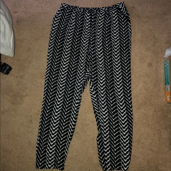 Black and white joggers - Picture 1 of 1